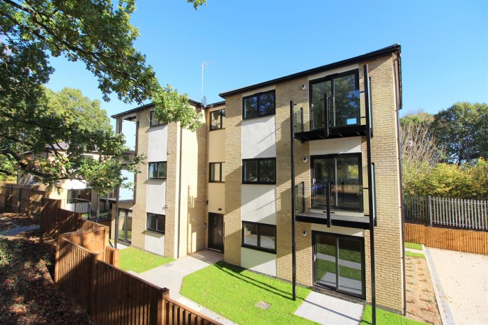 View Full Details for 15 Sandridge Park, St Albans