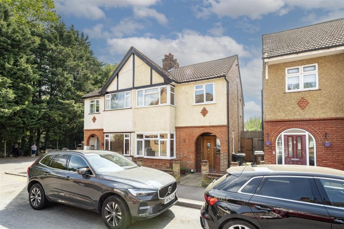 View Full Details for Wynchlands Crescent, St. Albans