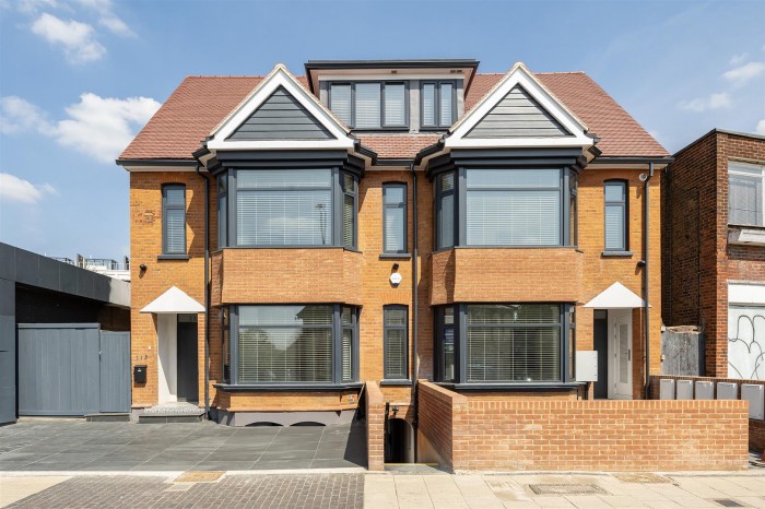 View Full Details for London Road, St. Albans