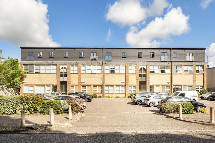 Images for Woodland Court, Soothouse Spring, St Albans