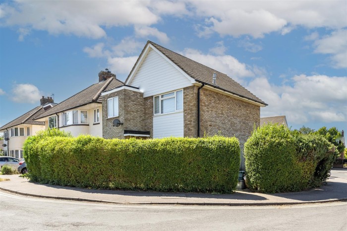 View Full Details for Jubilee Avenue, London Colney, St. Albans