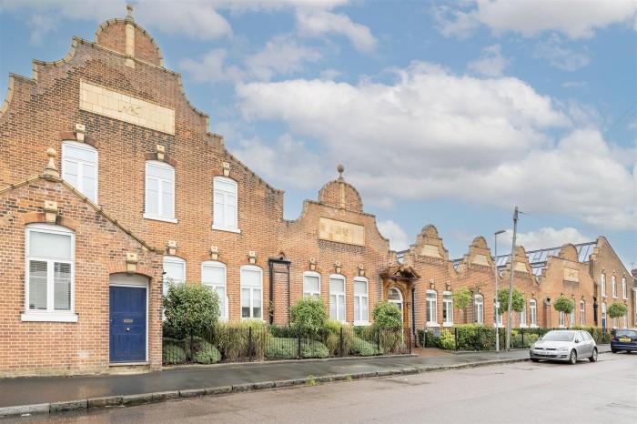 View Full Details for Sutton Road, St. Albans